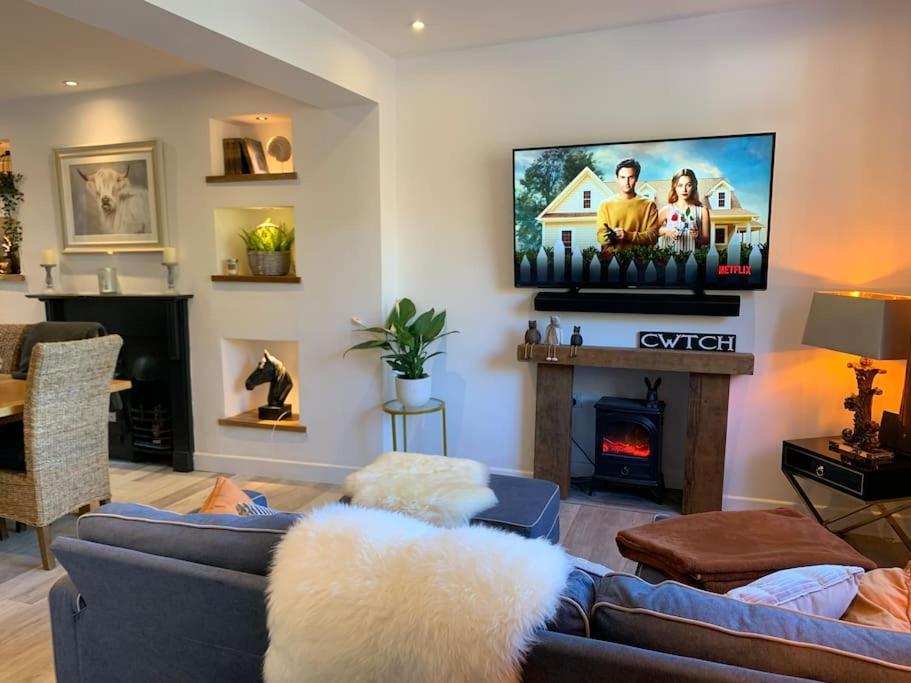 Renovated Miner'S Cottage - Family & Dog Friendly Abertillery Bagian luar foto